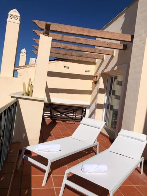 3 Bedroom Duplex Penthouse With Stunning Rooftop Solarium And See Views