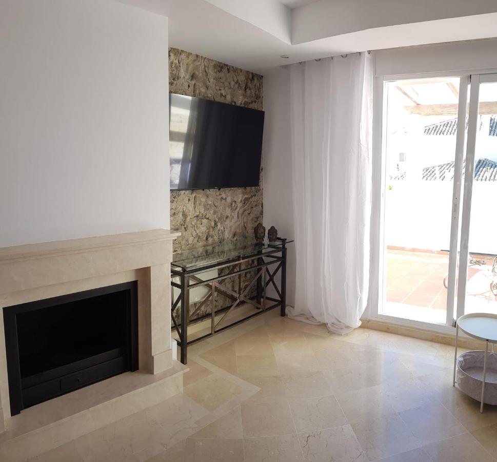 3 Bedroom Duplex Penthouse With Stunning Rooftop Solarium And See Views Apartment *