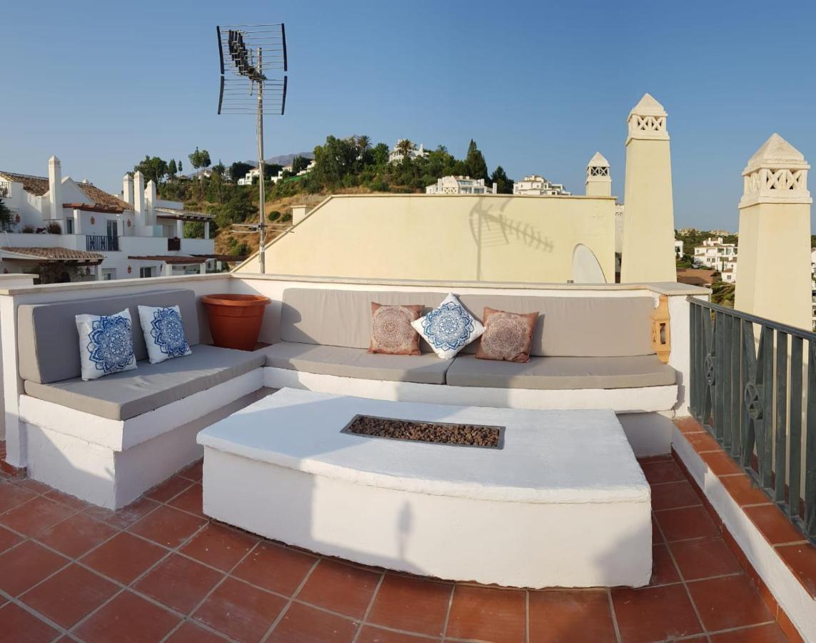 3 Bedroom Duplex Penthouse With Stunning Rooftop Solarium And See Views Apartment