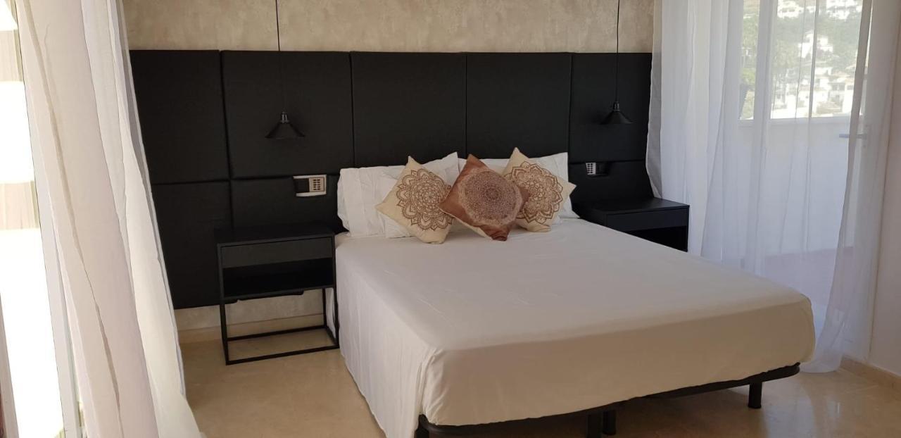 Apartment 3 Bedroom Duplex Penthouse With Stunning Rooftop Solarium And See Views Marbella