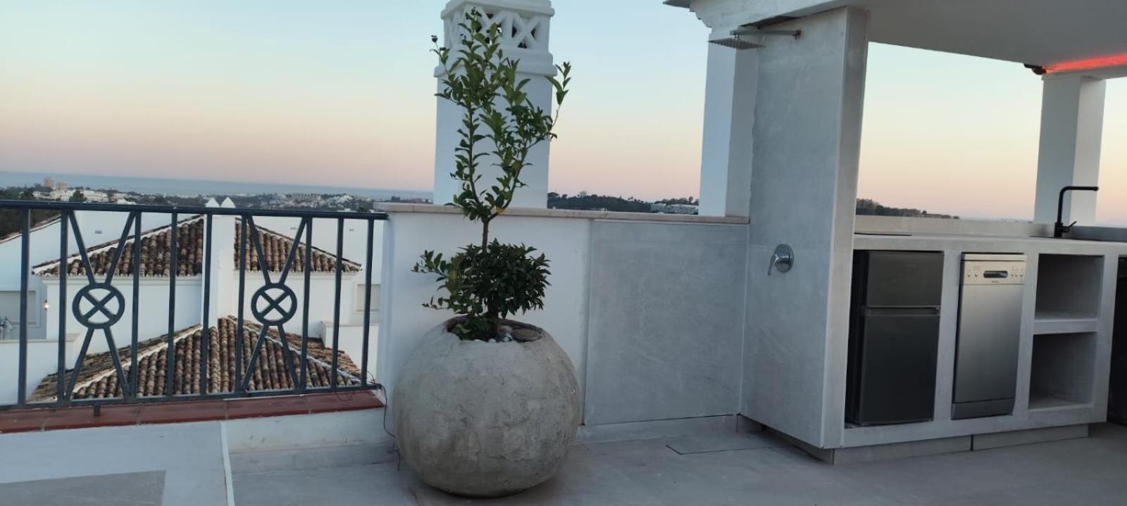 3 Bedroom Duplex Penthouse With Stunning Rooftop Solarium And See Views Apartment