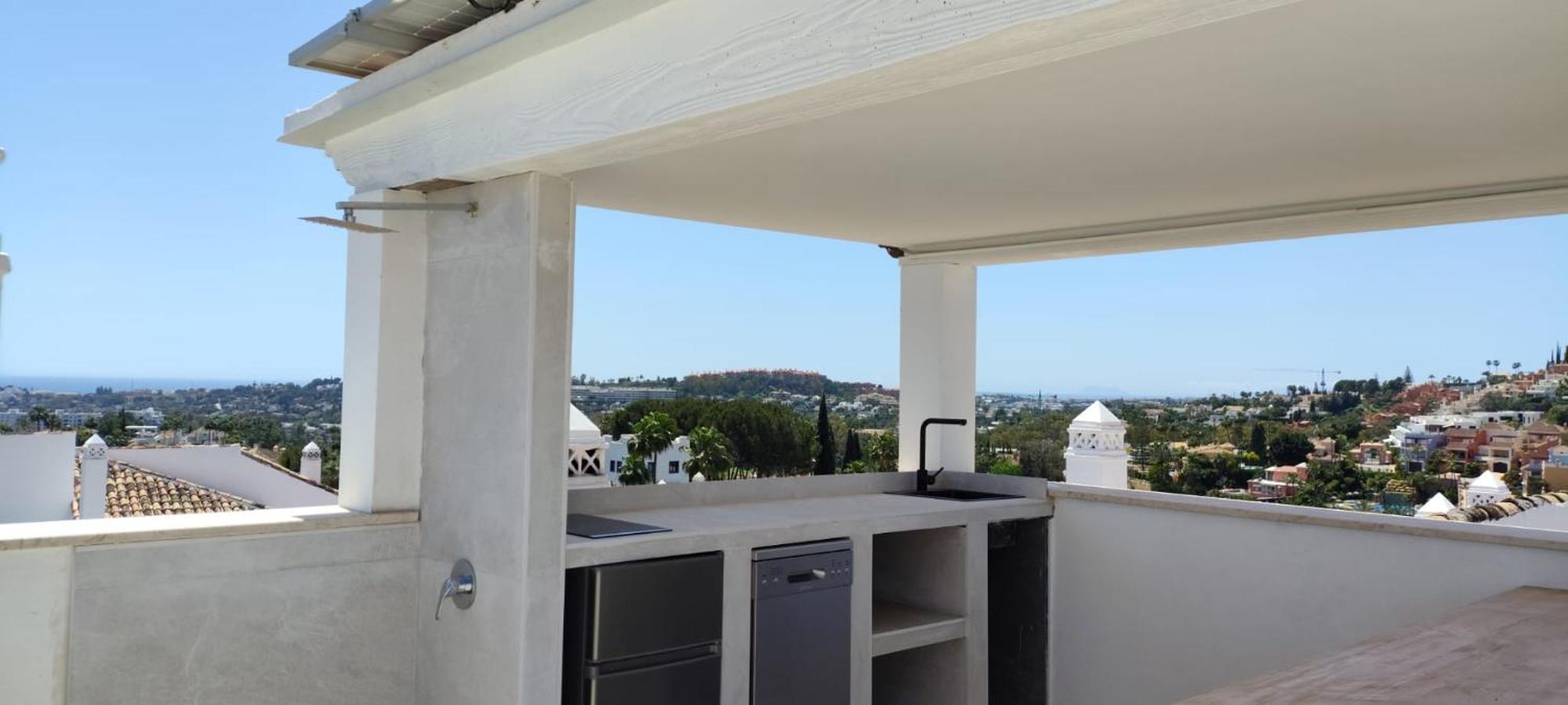 Apartment 3 Bedroom Duplex Penthouse With Stunning Rooftop Solarium And See Views *