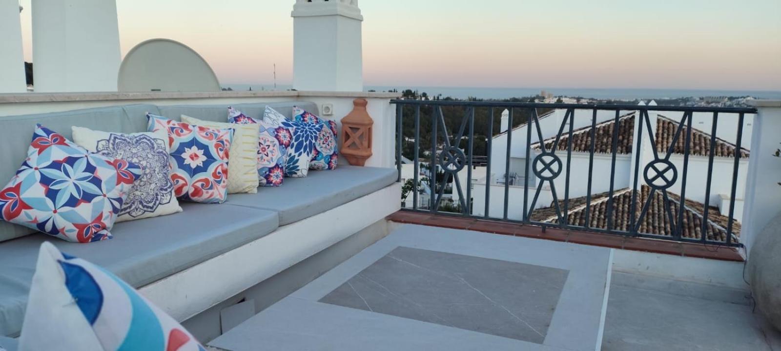 3 Bedroom Duplex Penthouse With Stunning Rooftop Solarium And See Views