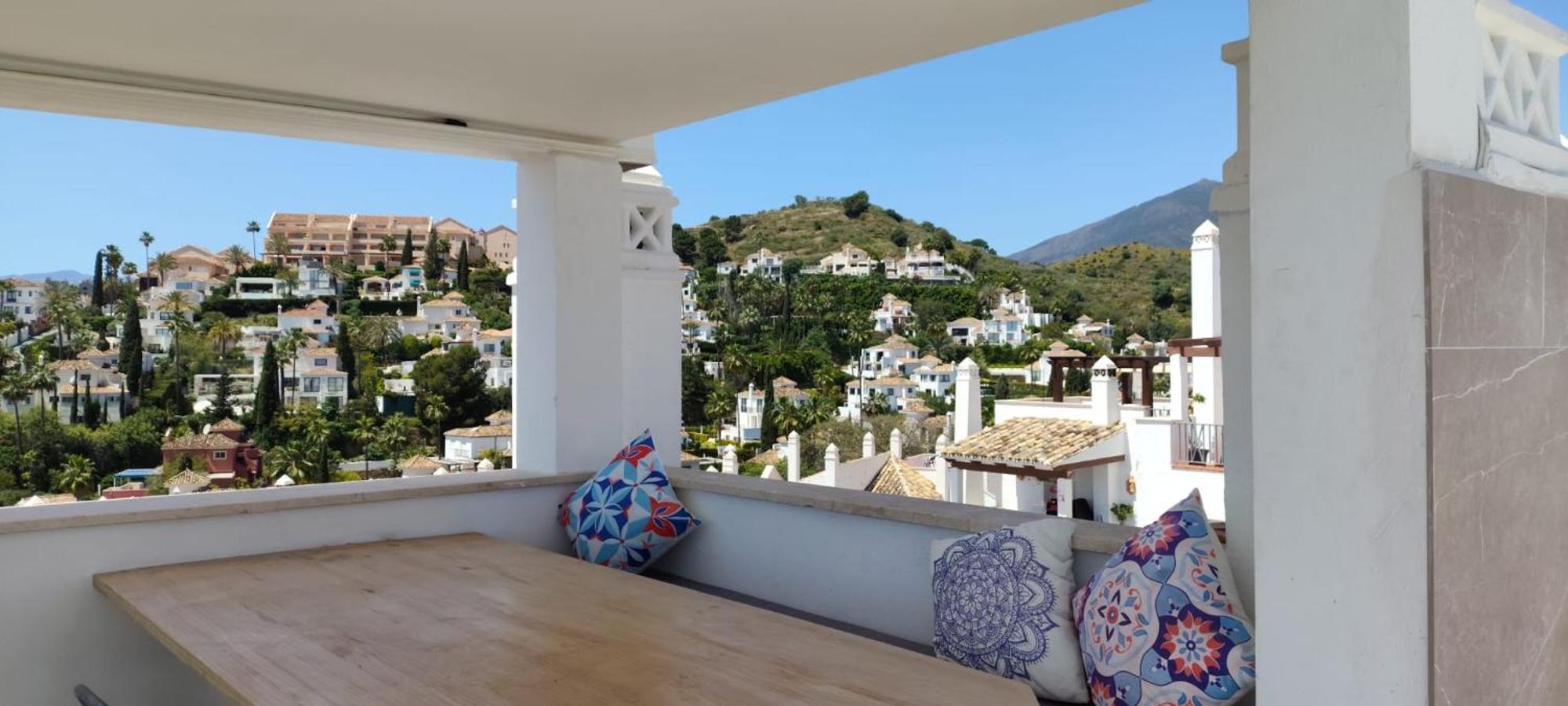 3 Bedroom Duplex Penthouse With Stunning Rooftop Solarium And See Views Apartment *