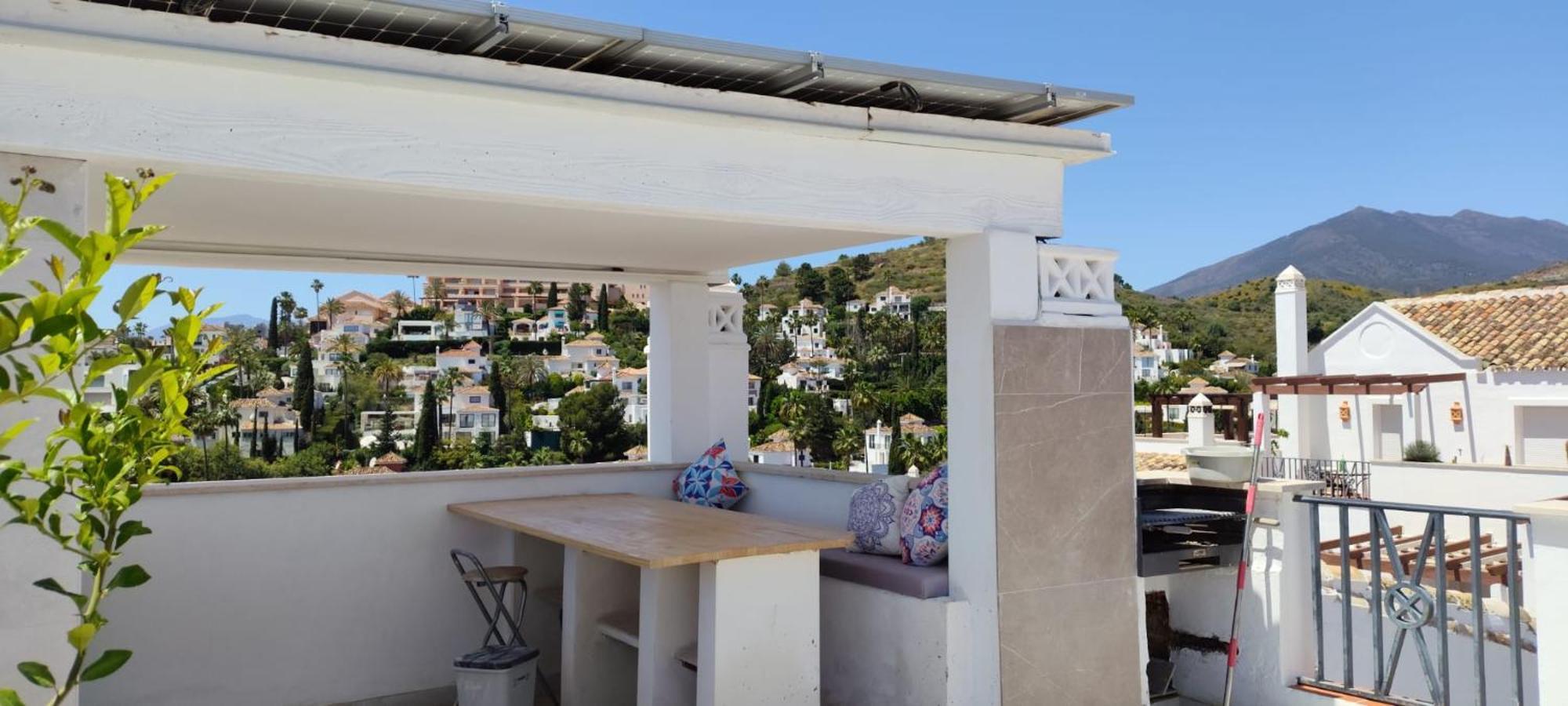 Apartment 3 Bedroom Duplex Penthouse With Stunning Rooftop Solarium And See Views *