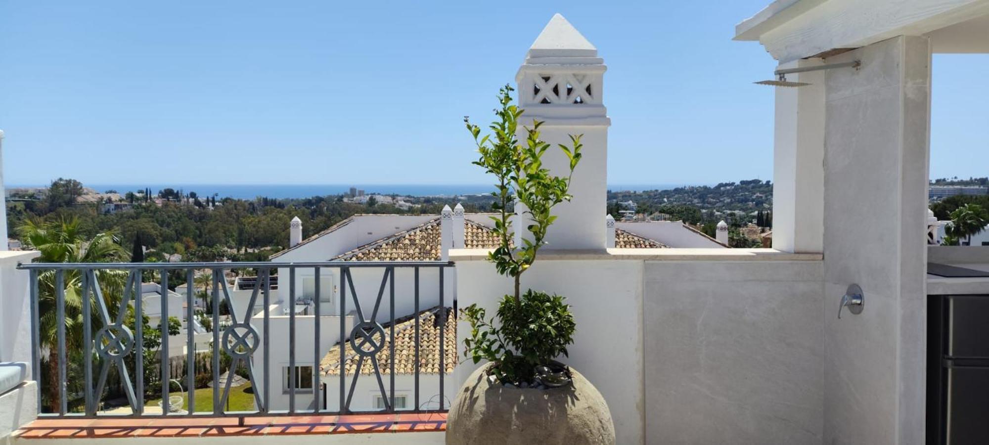 Apartment 3 Bedroom Duplex Penthouse With Stunning Rooftop Solarium And See Views Marbella